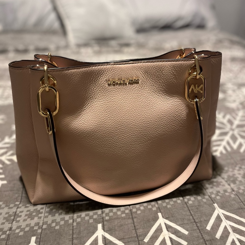 Bags - Picture 4 of 10